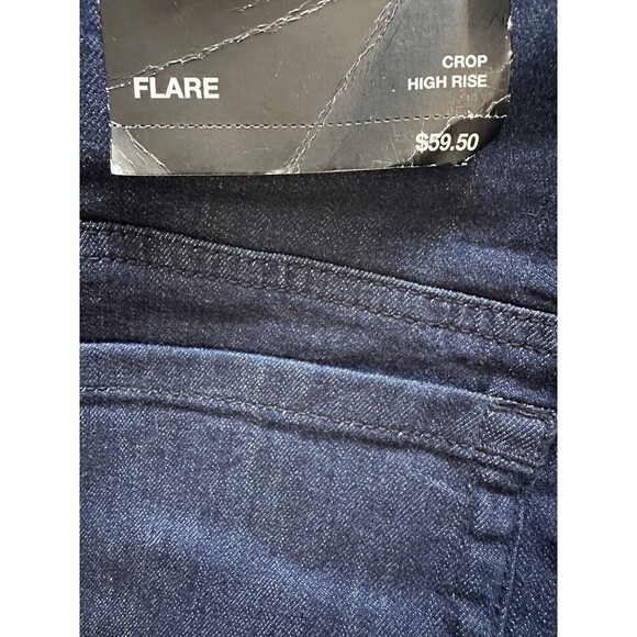 I.N.C. International Concepts Women's High-Rise Pull-on Flared Cropped Jeans 10 - Picture 7 of 8